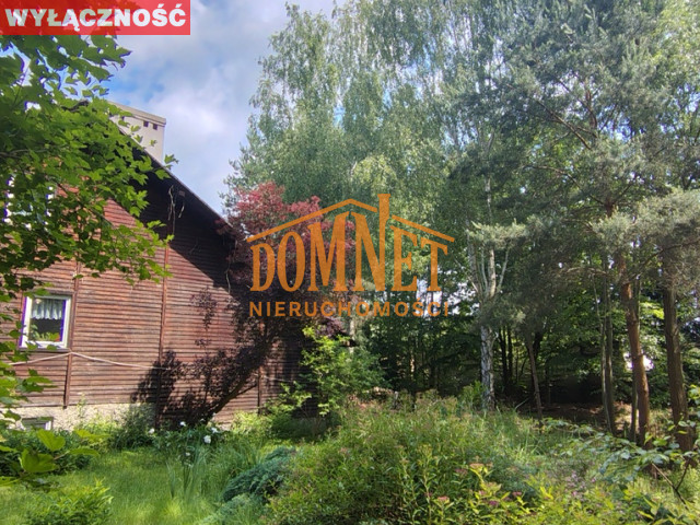 Uroczy dom na dużej działce w centrum Nadarzyna